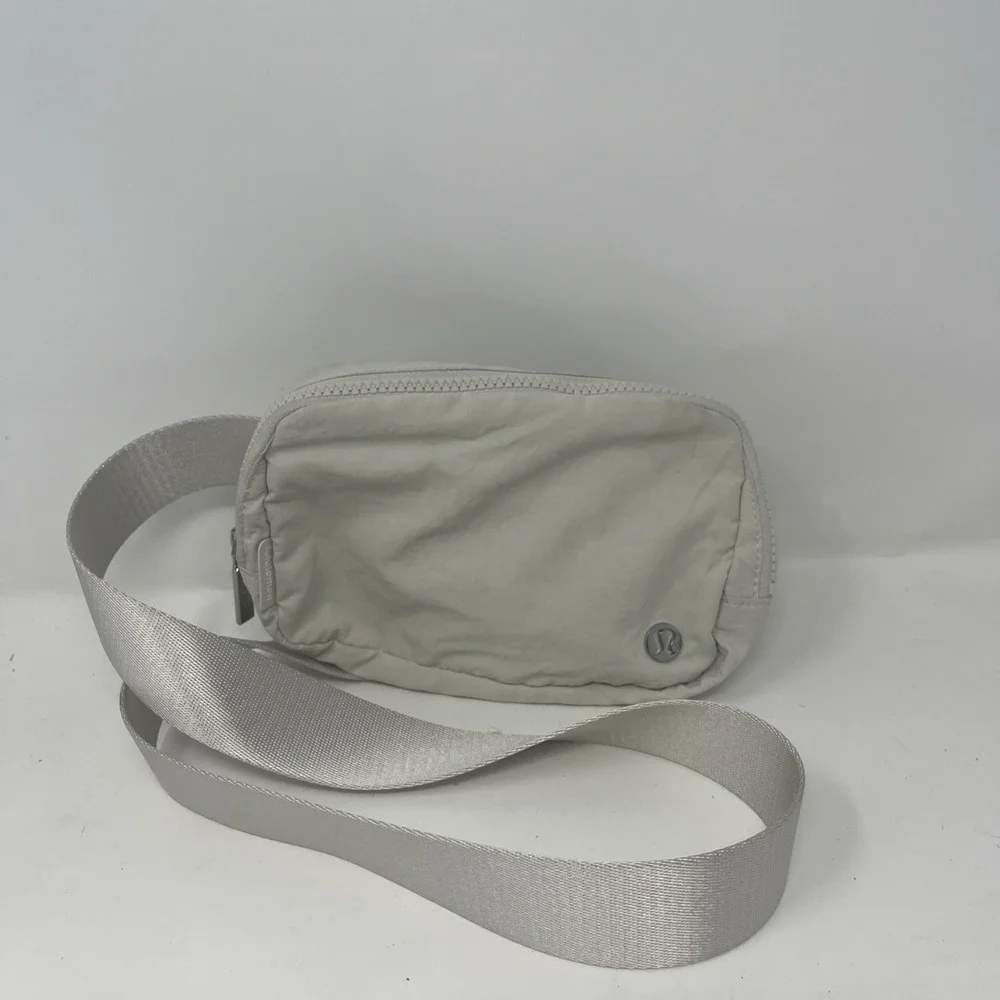 Lululemon Everywhere Belt Bag 1L ONE SIZE Off White Ivory LU9AZ5S -Preowned
